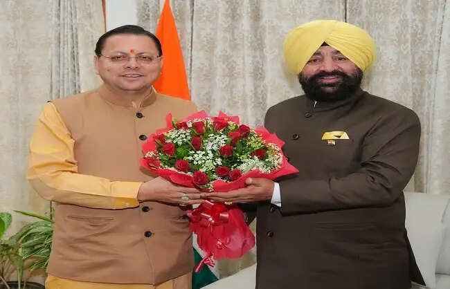 मुख्यमंत्री ने राज्यपाल से की भेंट, समसामयिक विषयों पर चर्चा