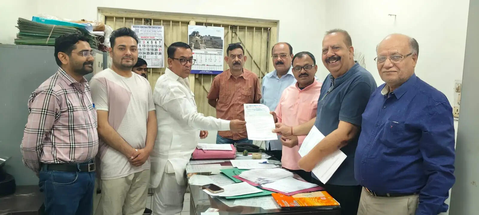 बिरसा मुंडा बस टर्मिनल चालू करने की मांग को लेकर चैंबर ने सौंपा ज्ञापन