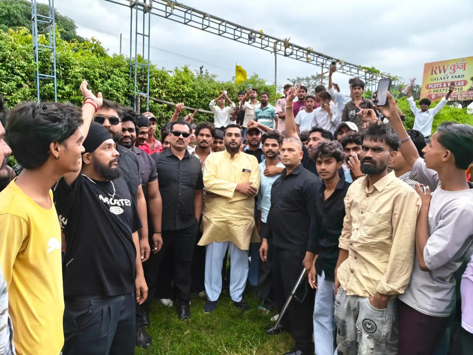 मोदी सरकार के समर्थन में उतरे ग्रामीण युवा
