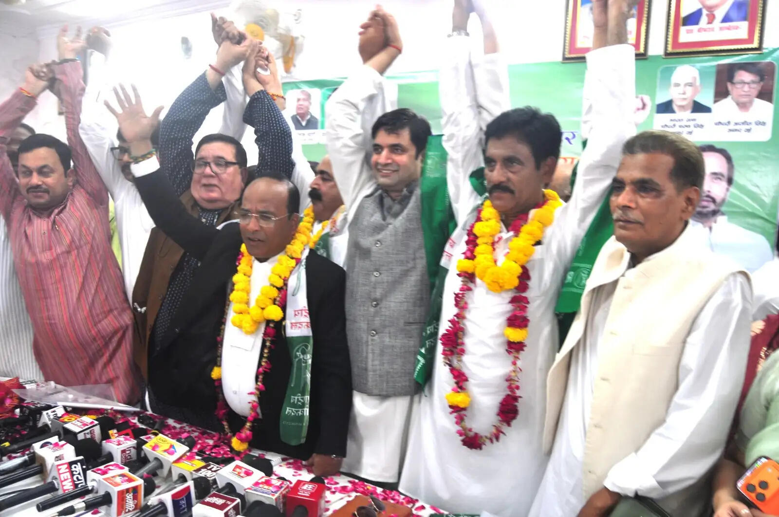 रालोद के प्रदेश मुख्यालय में सदस्यता ग्रहण कार्यक्रम, सैकड़ों लोगों ने थामा पार्टी का दामन