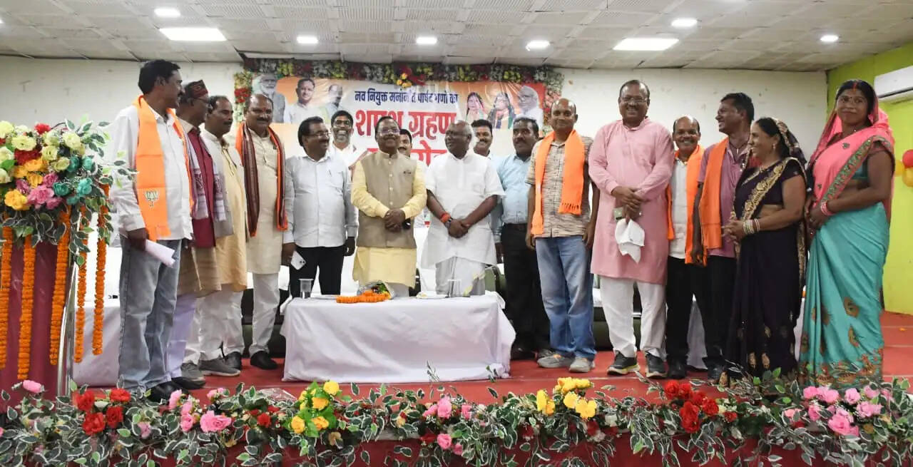 बलरामपुर नगर पालिका के नए एल्डरमैनों ने ली शपथ, जनसेवा और विकास का लिया संकल्प