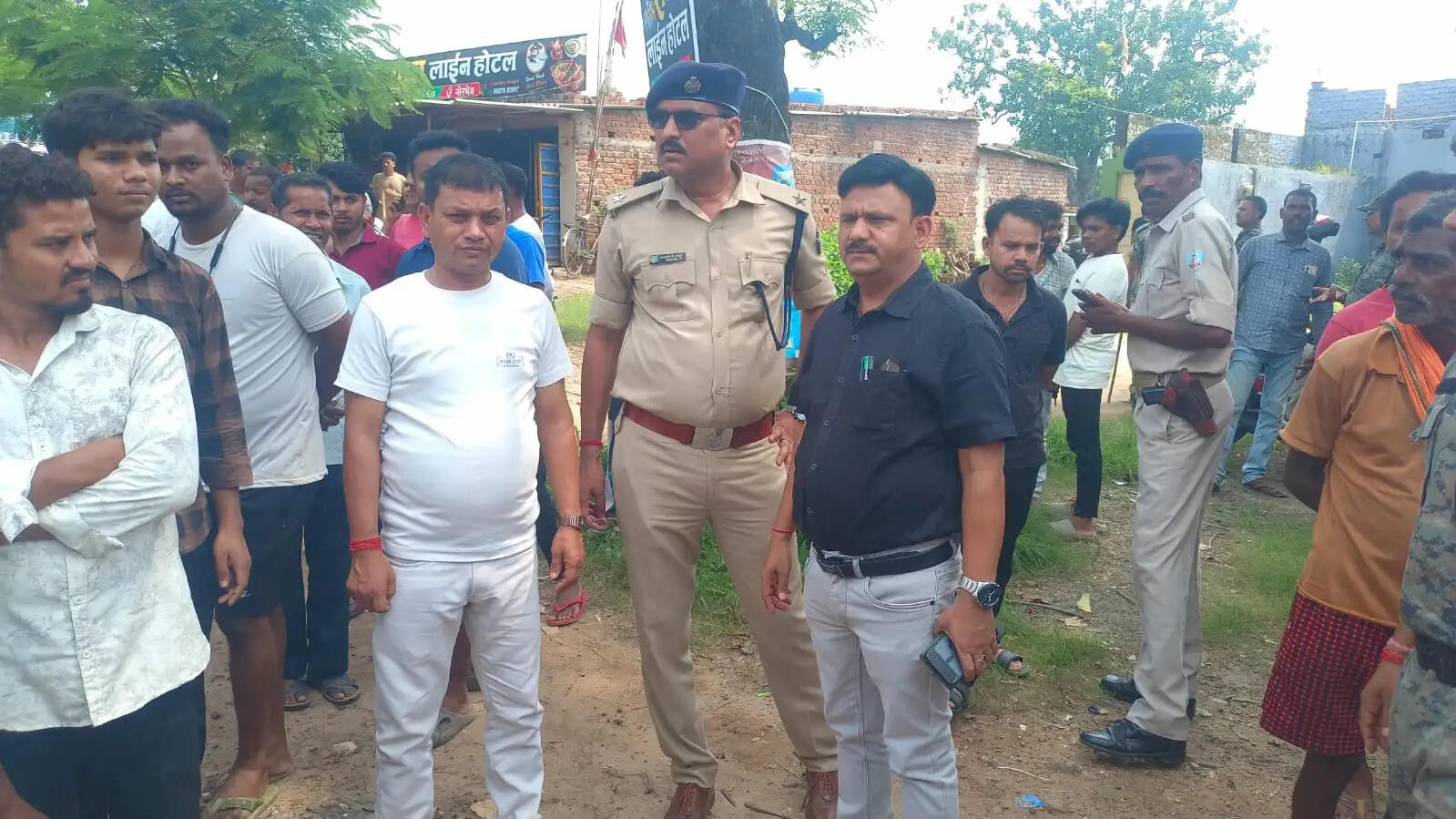 ट्रक ने बाइक पर सवार दो लोगों को कुचला, माैत