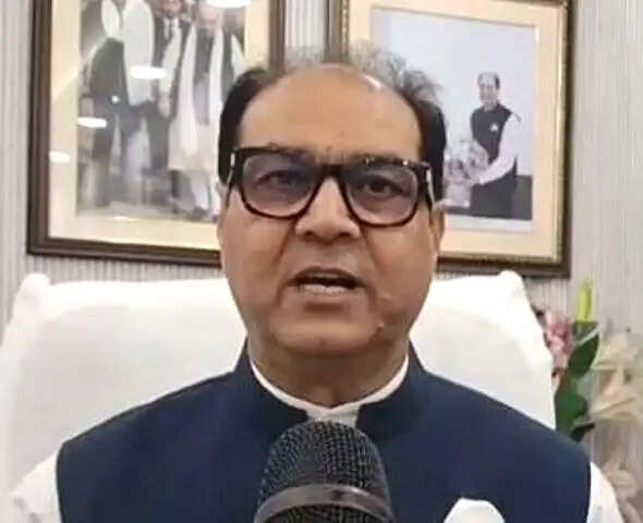 जावेद अली खान के बयान पर मोहसिन रजा का पलटवार, सपा से सांसद होना हिन्दुस्तान के बहुसंख्यक हिन्दू की देन