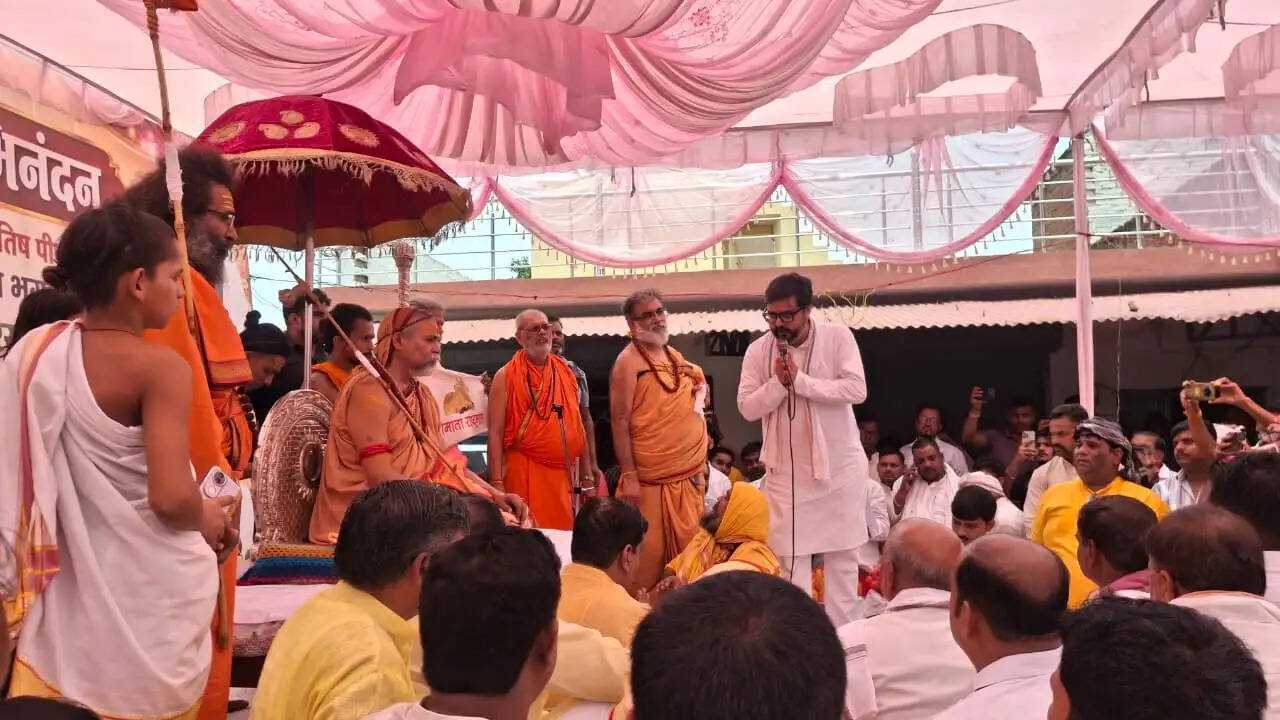 गोमाता सिर्फ पशु नहीं, हमारी संस्कृति की आत्मा है : शंकराचार्य अविमुक्तेश्वरानंद