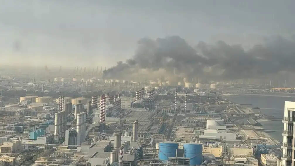 ईरान का संयुक्त अरब अमीरात के दुबई शहर पर हमला, एयरपोर्ट का बड़ा हिस्सा क्षतिग्रस्त, कतर के दोहा में धमाके