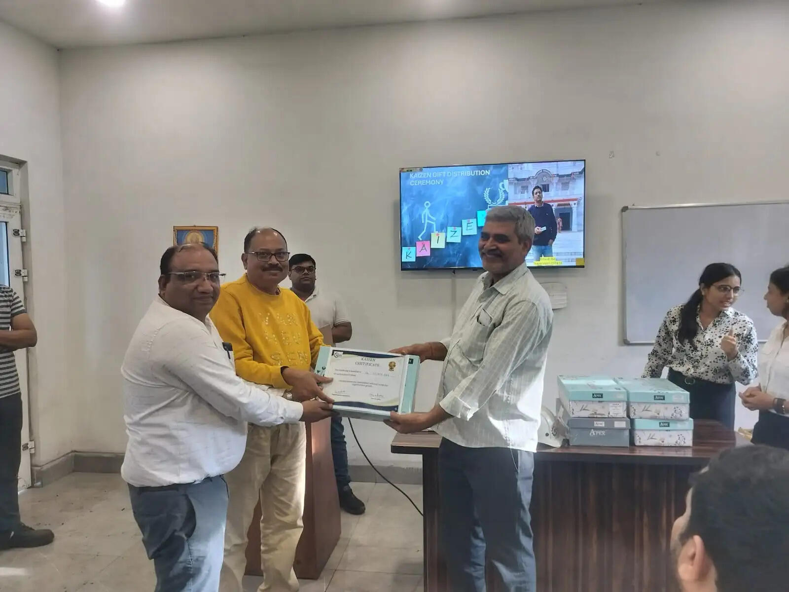बीएफसीएल में सुधार के लिए दिए गए उत्कृष्ट सुझाव, कर्मचारियों को किया सम्मानित