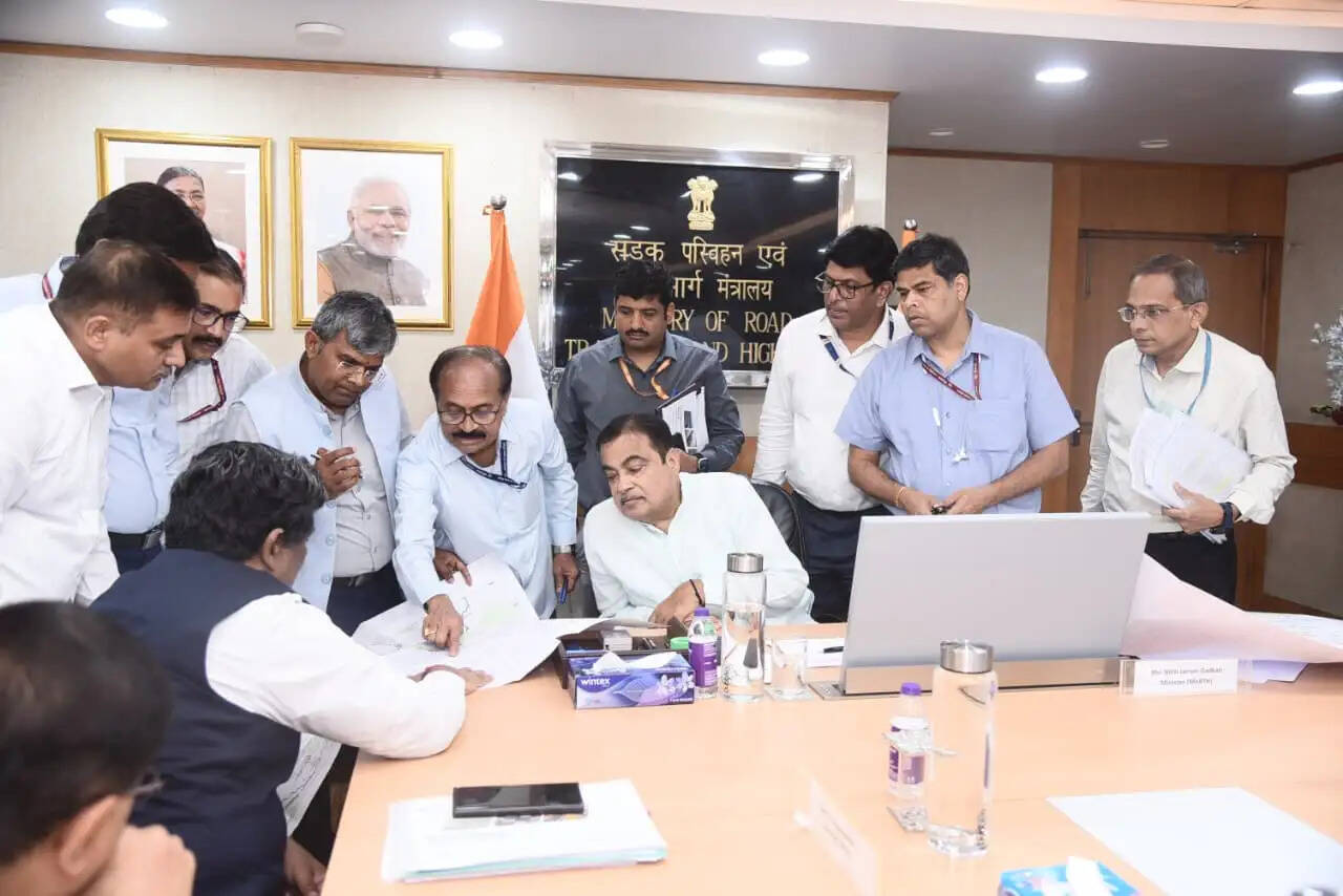 गडकरी ने की महाराष्ट्र में राष्ट्रीय राजमार्ग परियोजनाओं की समीक्षा, तेजी से क्रियान्वयन पर जोर