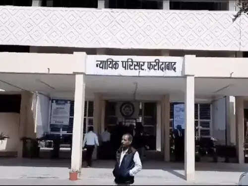 फरीदाबाद में वकीलों की हड़ताल, कई मामलों की सुनवाई टली