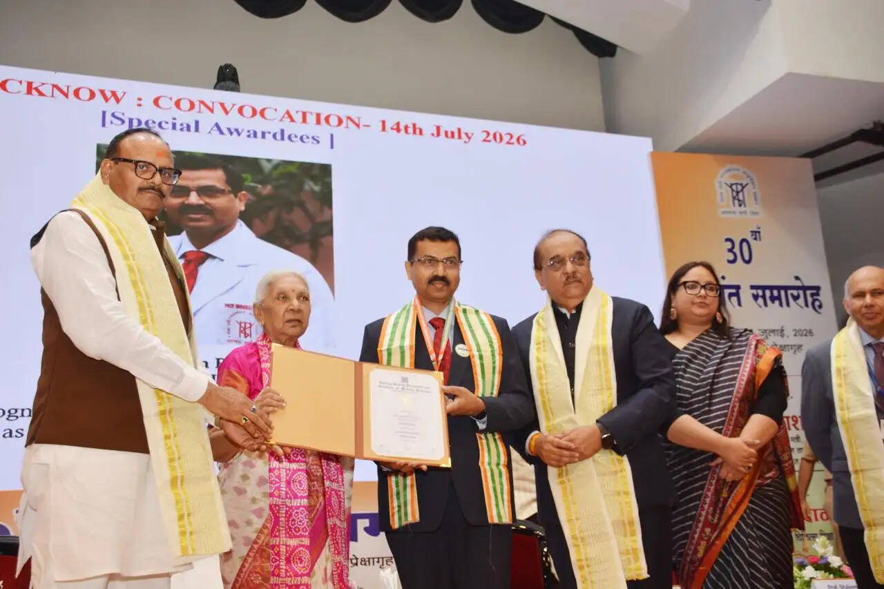 एसजीपीजीआई के दीक्षांत समारोह में 279 विद्यार्थियों को प्रदान की गयी उपाधि