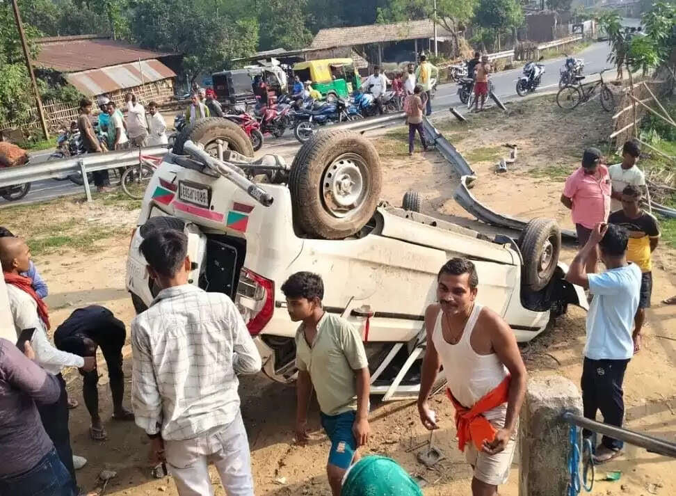 एनएच-131 पर अनियंत्रित बोलेरो घर में घुसी, पांच लोग घायल