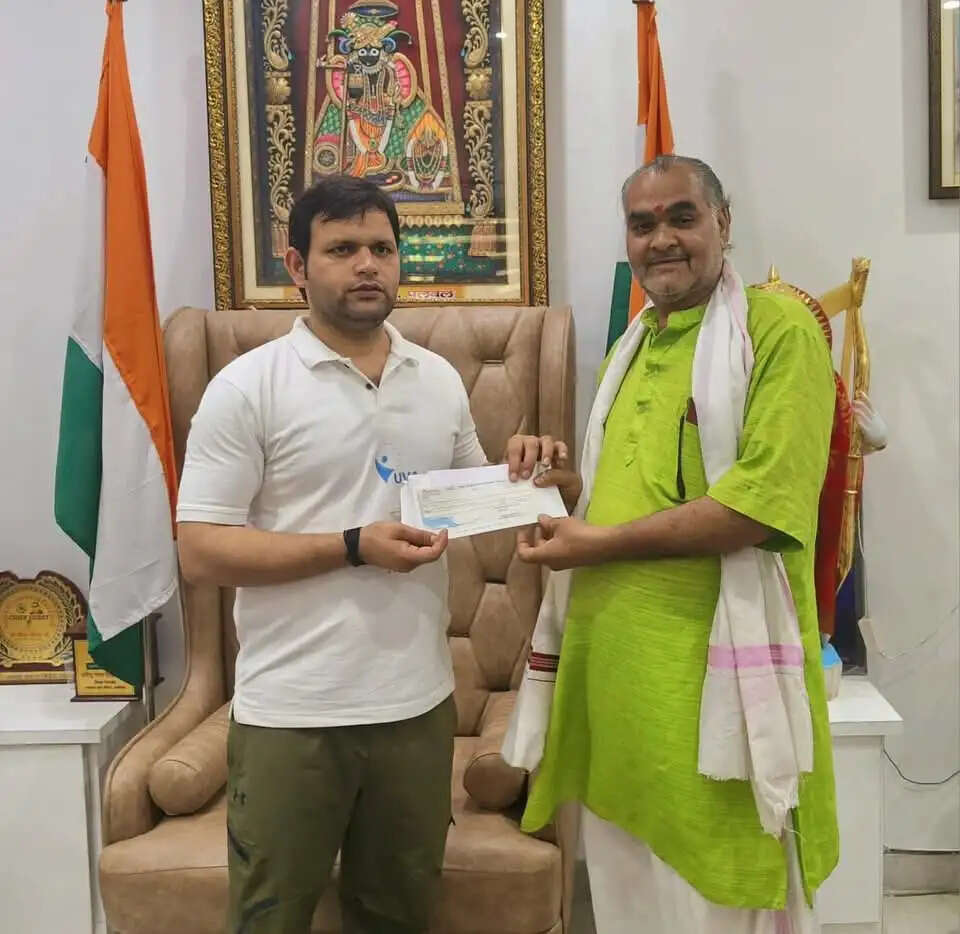 पलवल : खेल मंत्री गौरव गौतम ने गौशालाओं को दी आर्थिक मदद