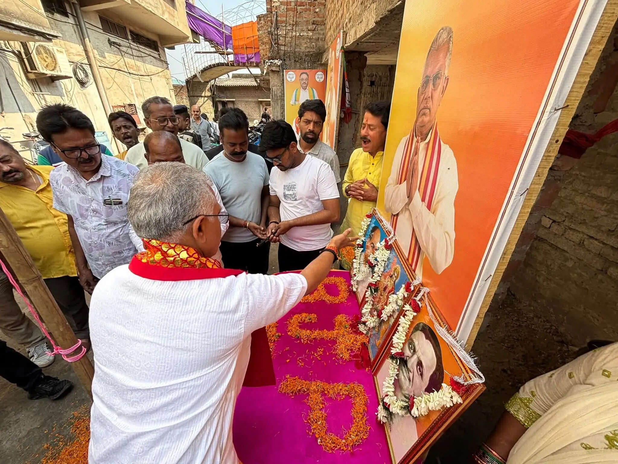 खड़गपुर में मनाया गया भाजपा का स्थापना दिवस, दिलीप घोष रहे मौजूद