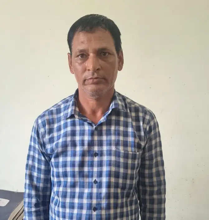 मनरेगा मस्टरोल जारी करने की एवज में रिश्वत लेते कनिष्ठ सहायक गिरफ्तार