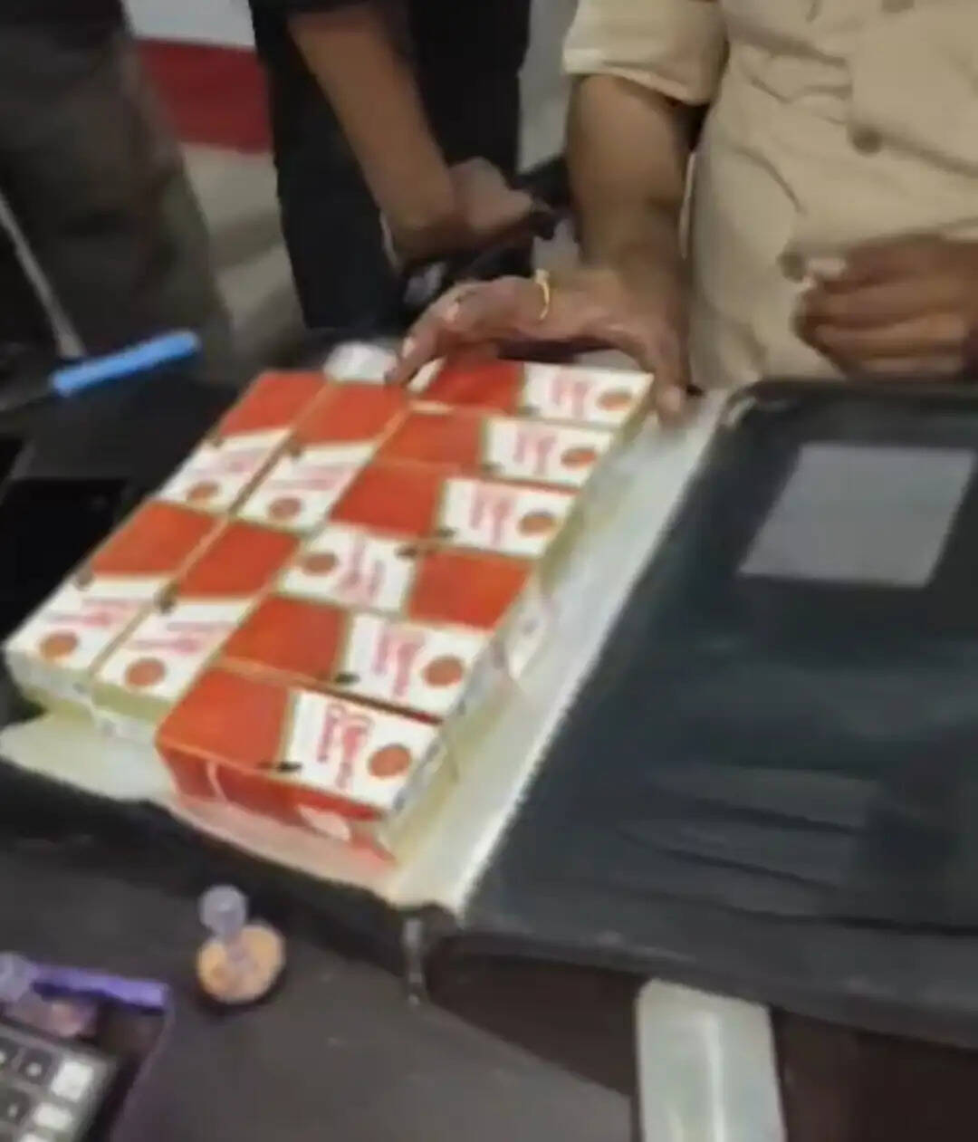 सारण में तरबूज और नमक की बोरियों से निकली शराब