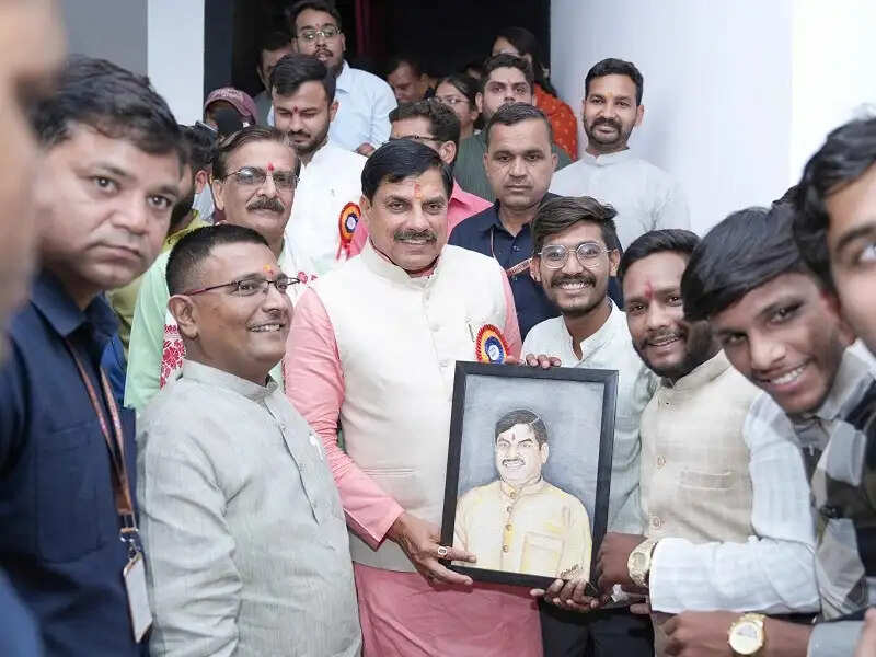 विद्यार्थी सांस्कृतिक गौरव को समझे और देश के निर्माण के लिये काम करें : मुख्यमंत्री डॉ. यादव