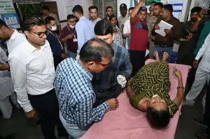 धार : यात्री बस ने स्कूल बस को पीछे से मारी टक्कर, 4 स्कूली बच्चों समेत 19 घायल
