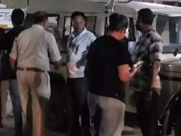 रीवा में कांग्रेस के आदिवासी नेता की सरेराह हत्या,&nbsp;तीन बदमाशों ने ताबड़तोड़ चाकू से गोदा, पुलिस जांच में जुटी