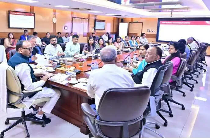 मैटरनल हेल्थकेयर सर्विस को करना होगा और मजबूत : ब्रजेश पाठक