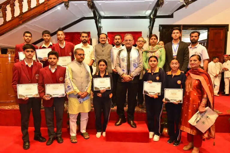 नशे के खिलाफ मिशन मोड में चलाना होगा जनआंदोलन, बच्चों को शुरुआत से ही करें जागरूक : राज्यपाल कविंद्र गुप्ता