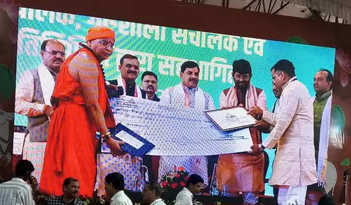 अनूपपुर: कल्याण सेवा आश्रम द्वारा संचालित कपिला गौशाला को आचार्य श्री विद्यासागर जीवदया का तृतीय पुरस्कार