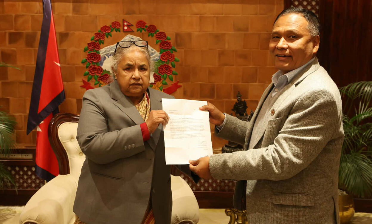 नेपाल के ऊर्जा मंत्री ने प्रधानमंत्री को अपना इस्तीफा सौंपा