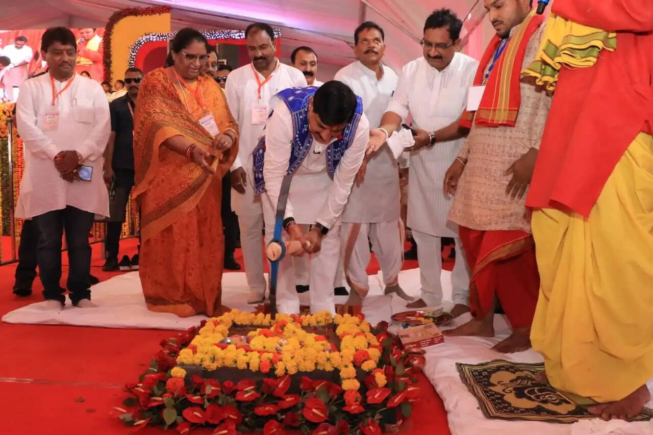 थांदला से मुख्यमंत्री ने दी विकास और महिला सशक्तिकरण की बड़ी सौगात , ₹300 करोड़ का ऋण वितरण किया