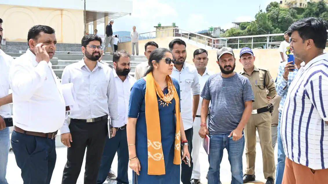 एडीबी&nbsp;प्राेजेक्ट&nbsp;के&nbsp;तहत&nbsp;बाैराड़ी&nbsp;बाजार&nbsp;के&nbsp;कार्यों&nbsp;पर&nbsp;डीएम&nbsp;ने&nbsp;जताई&nbsp;नाराजगी
