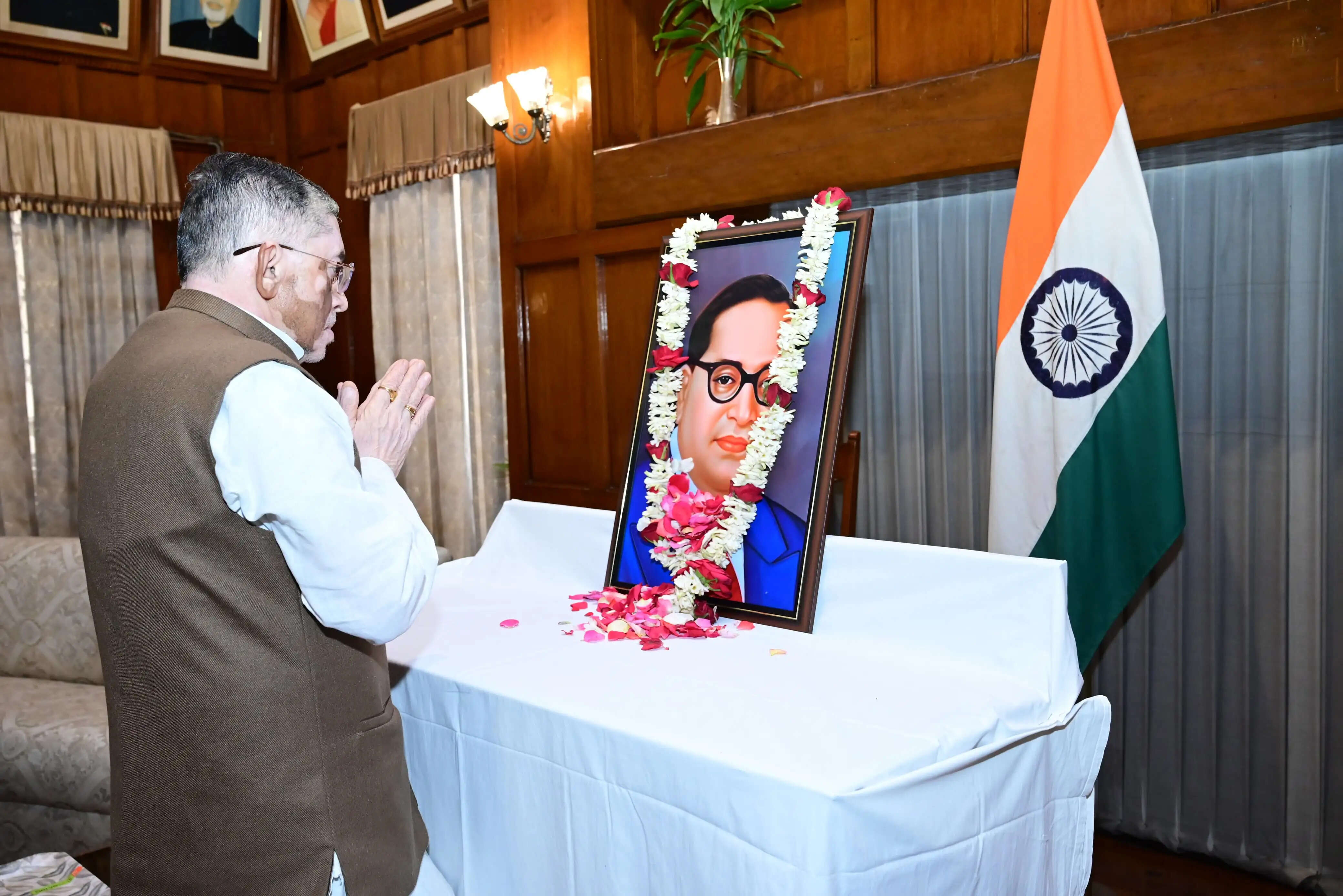 राज्यपाल, मुख्यमंत्री और नेता प्रतिपक्ष ने डॉ भीमराव अंबेडकर की जयंती पर दी श्रद्धांजलि