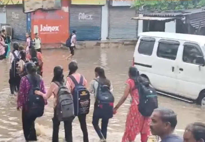 सूरत में झमाझम बारिश से मिली राहत, कई इलाकों में जलभराव और ट्रैफिक जाम