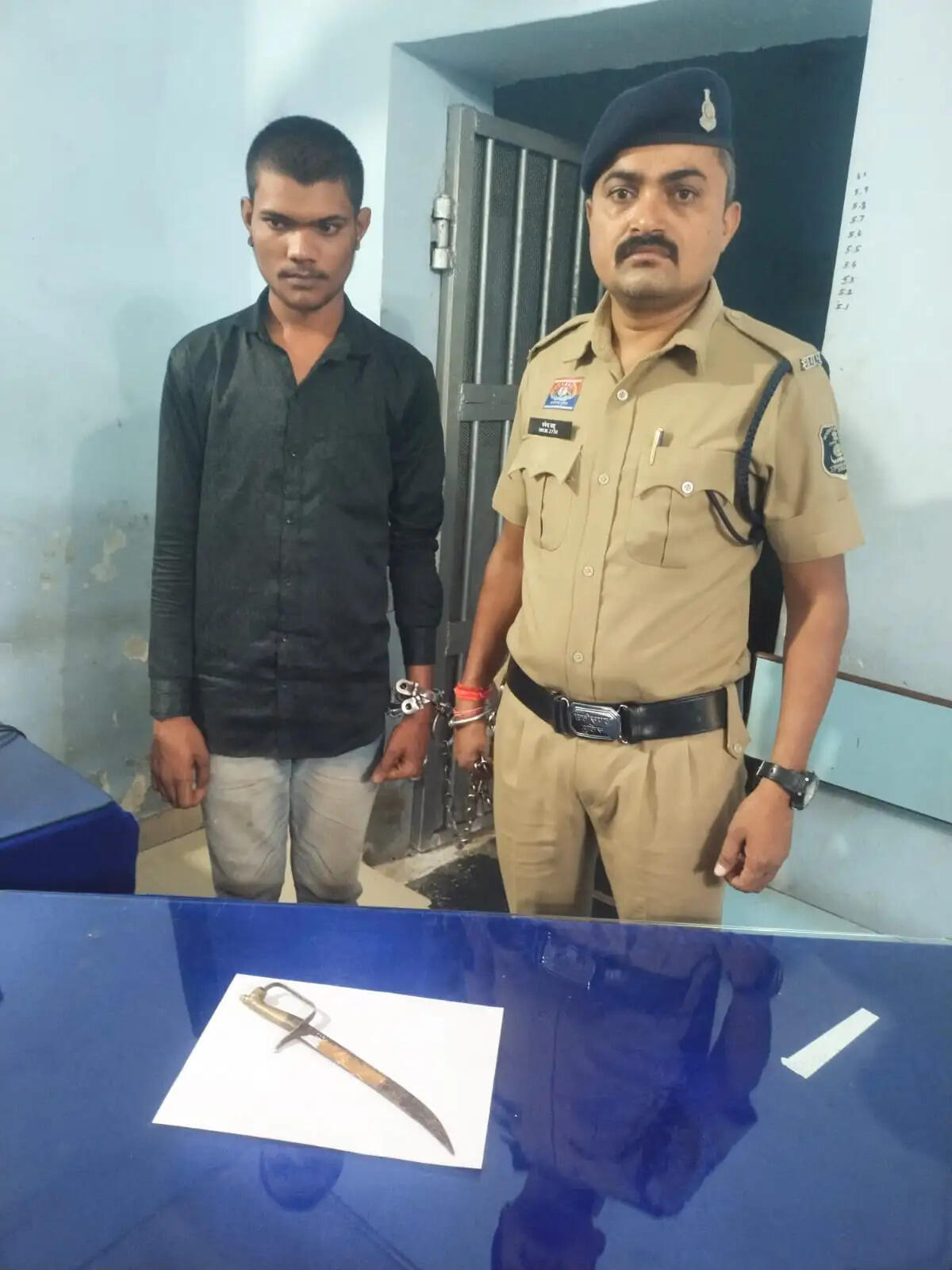 रायपुर : अवैध चाकू लेकर घूम रहा आरोपित गिरफ्तार, आर्म्स एक्ट के तहत कार्रवाई