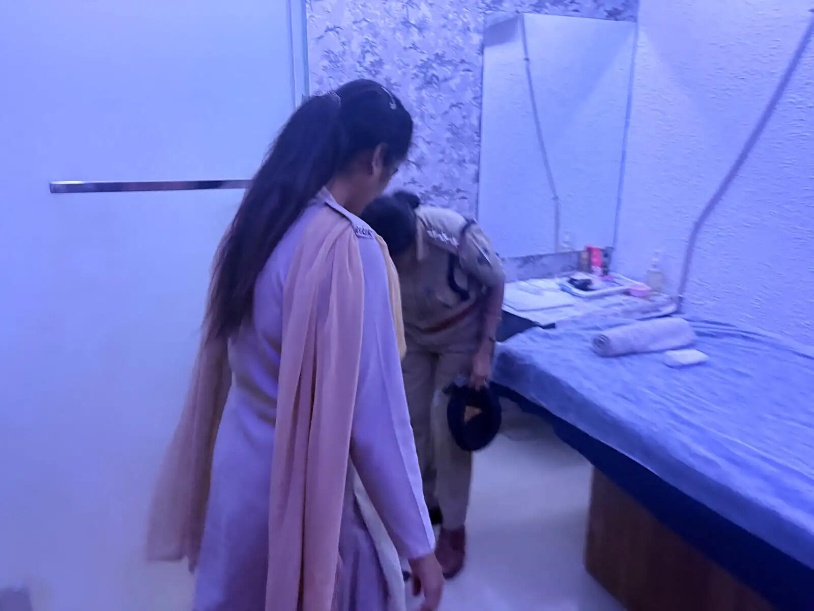 रायपुर में 10 स्पा सेंटरों पर पुलिस का छापा, दस्तावेज और सुरक्षा व्यवस्था की जांच