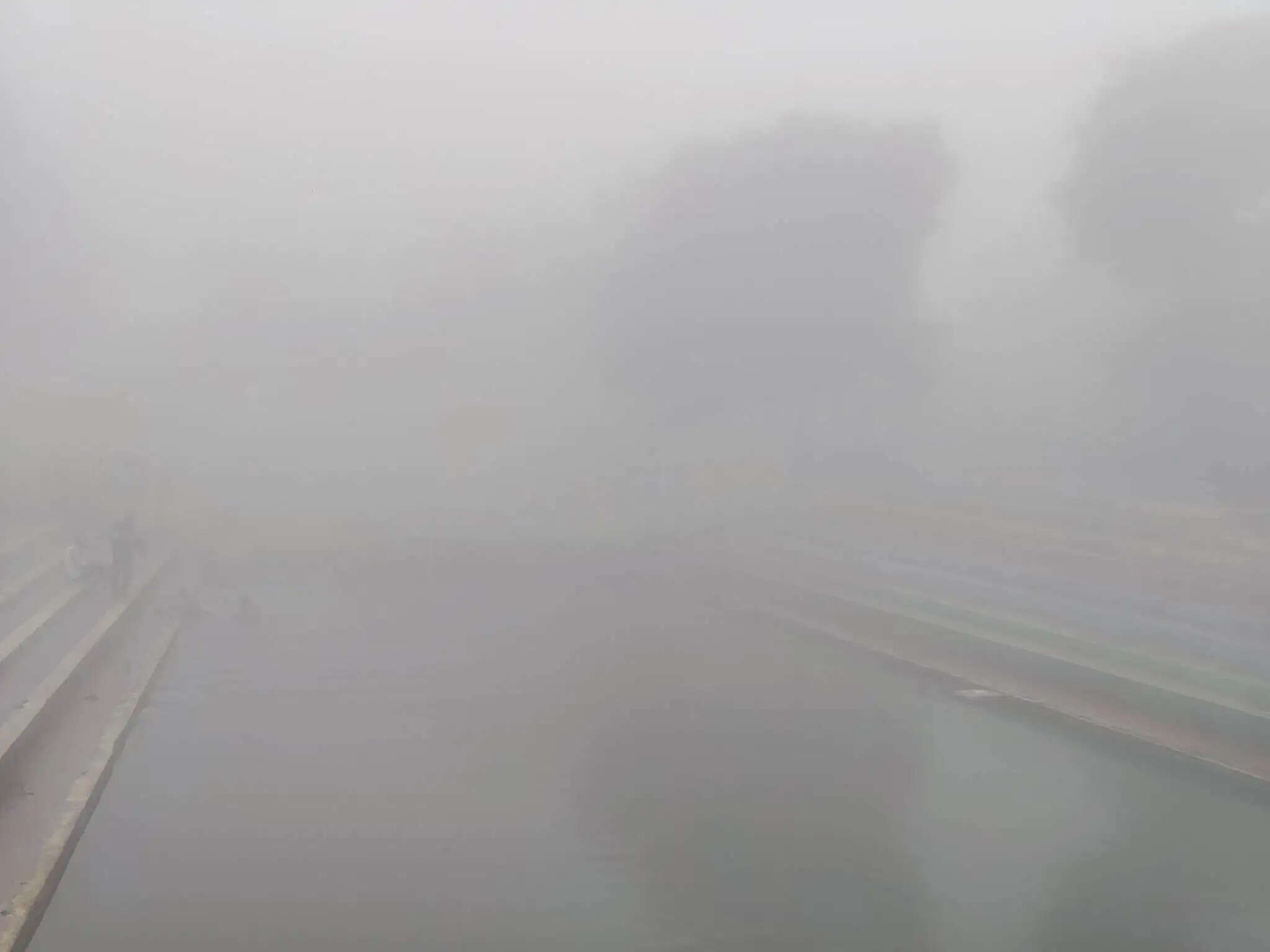 अनूपपुर: अर्नब चक्रवात से बारिश जारी: अमरकंटक में धुंध, रात से बिजली की आंख मिचौली जारी, कटी फसलों को नुकसान की आशंका
