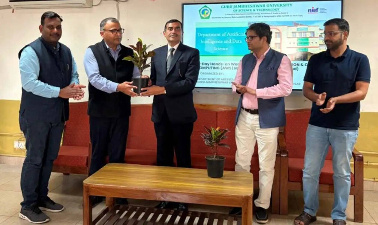 हिसार : उद्देश्यों व मानकों पर खरा उतर रहा आर्टिफीसियल इंटेलिजेंस एवं डेटा साइंस विभाग : प्रो. संदीप