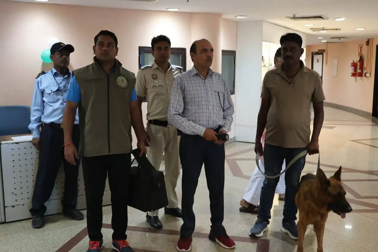 दिल्ली के महापौर कार्यालय को बम से उड़ाने की फिर मिली धमकी