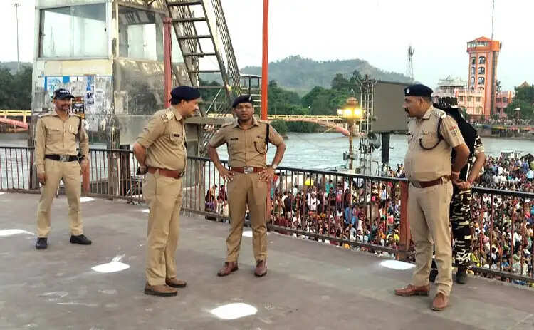 सोमवती अमावस्या स्नान व्यवस्था का कुंभ मेला एसएसपी ने किया निरीक्षण