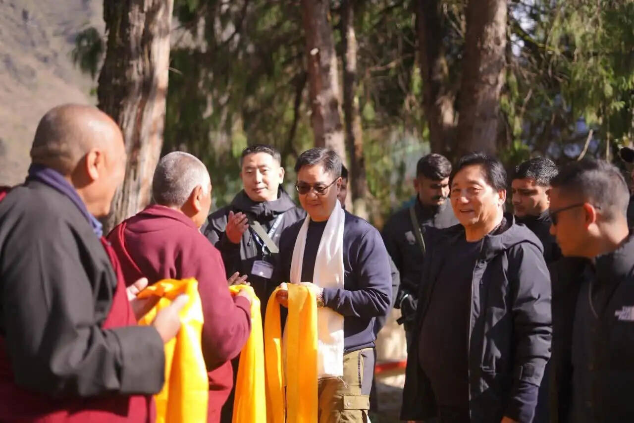 केंद्रीय मंत्री रिजिजू ने उत्तर सिक्किम के लाचुंग गुंपा में प्रार्थना की