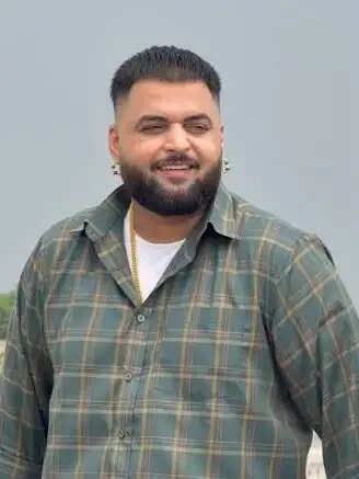पंजाबी गायक गुलाब सिद्धू के घर पर बाइक सवार तीन नकाबपोश युवकों ने की फायरिंग