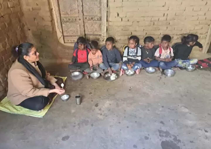 डीडीसी ने आंगनबाड़ी केंद्रों सहित कई योजनाओं का किया निरीक्षण