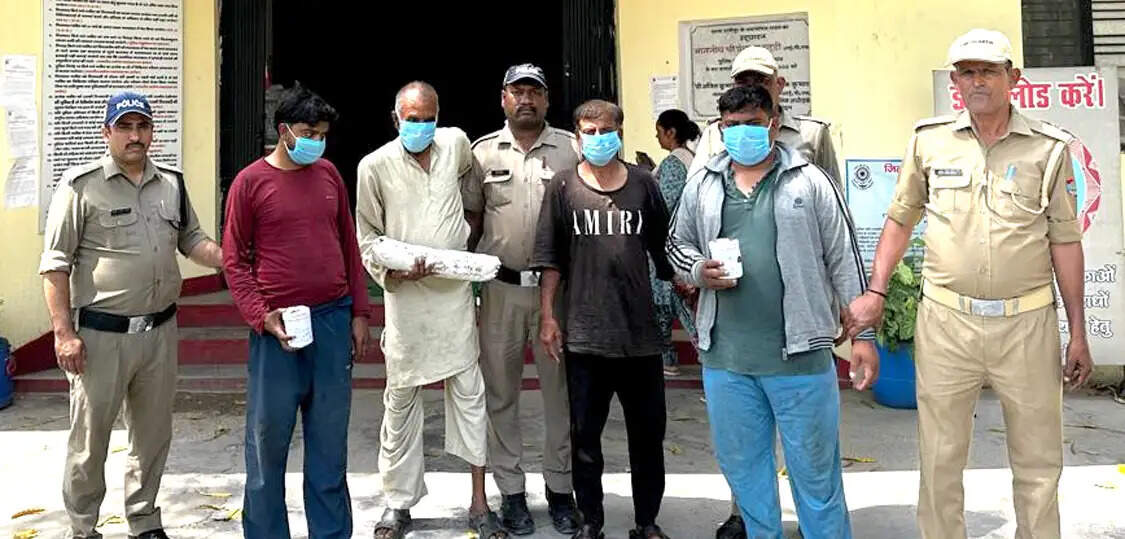 तीन कुंतल गौ मांस के साथ चार गिरफ्तार, एक फरार