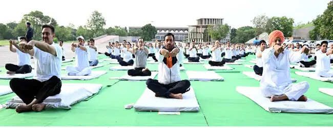 हरियाणा विधानसभा में योग प्रोटोकॉल अभ्यास, मुख्यमंत्री सैनी ने लिया हिस्सा