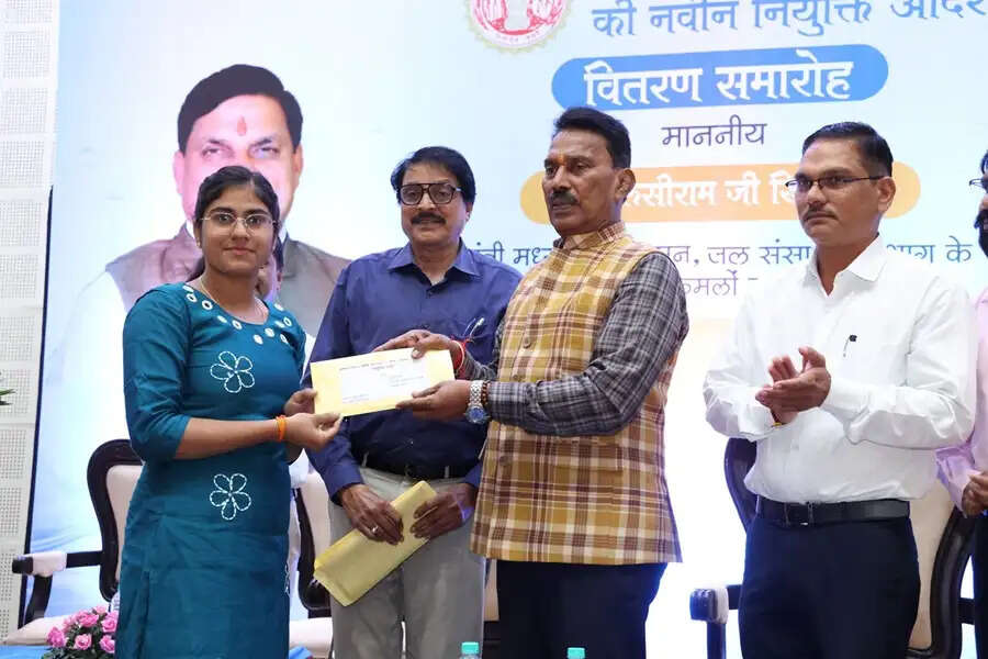 नवनियुक्त कर्मचारी पूरी निष्ठा और लगन से कार्य करें : जल संसाधन मंत्री सिलावट