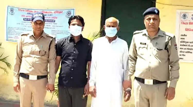 दो इनामी आरोपित गिरफ्तार