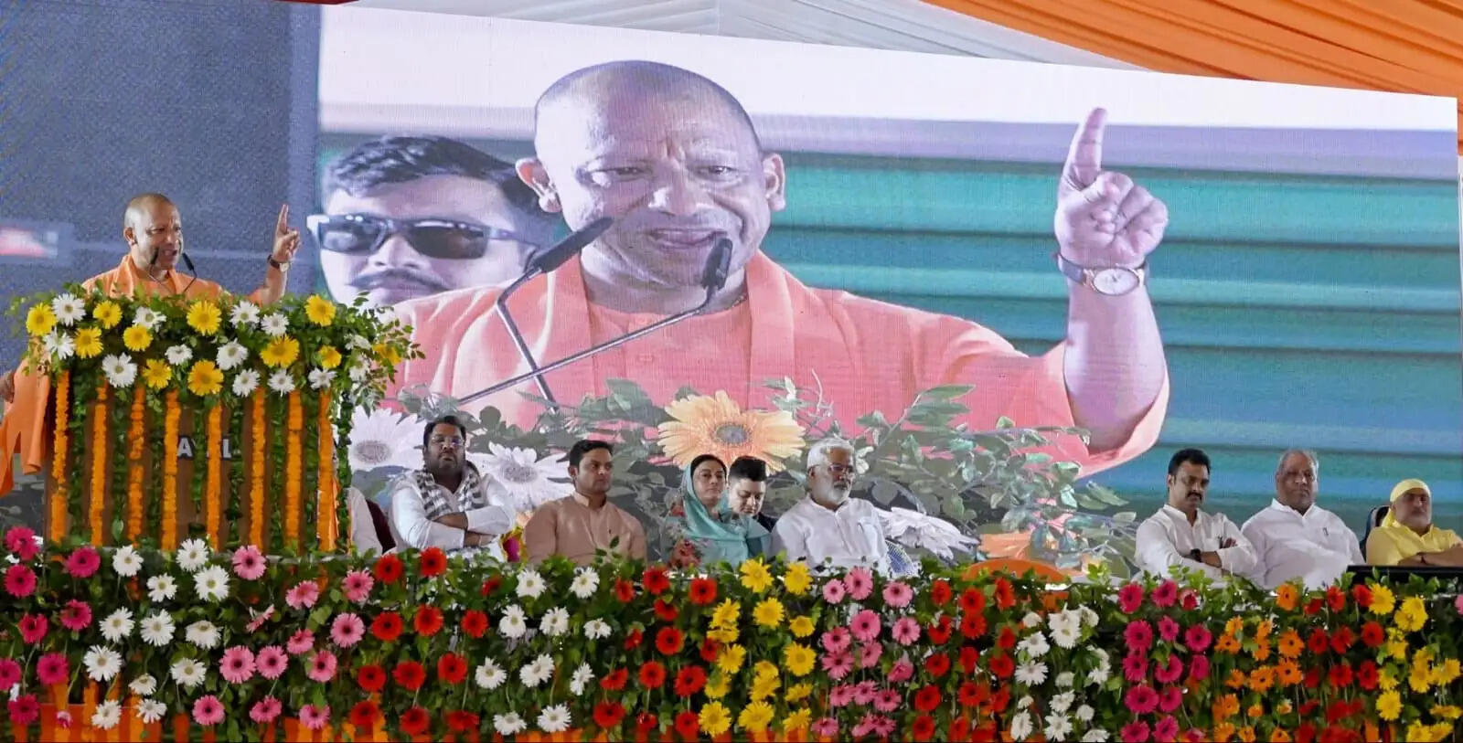अब चिल्लूपार के लाेगाें काे आजीविका के लिए विदेश नहीं जाना पड़ेगा : मुख्यमंत्री
