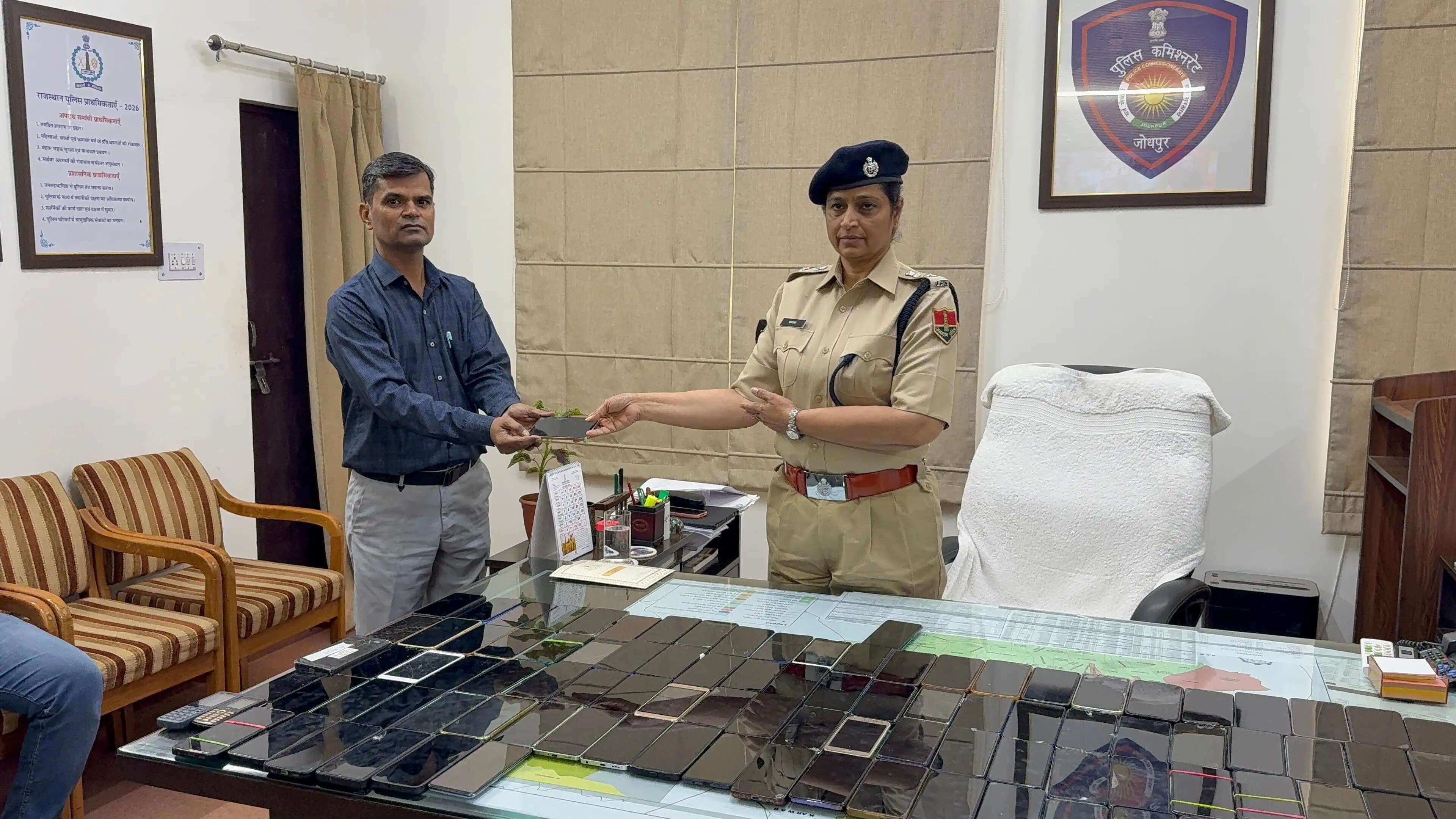 33 लाख कीमत के खोए हुए 110 मोबाइल बरामद