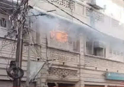 ग्वालियर में व्यापारी के घर लगी आग, बहू की&nbsp;झुलसकर मौत, 5 लोगों को बचाया