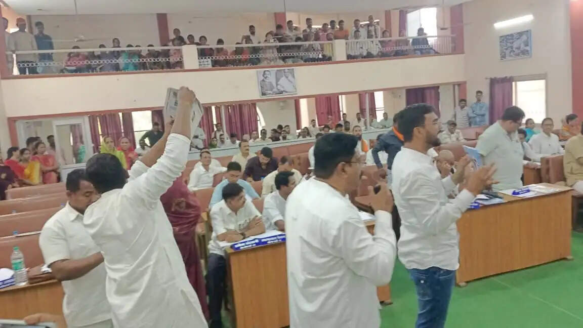 हंगामे के बीच नगर निगम धमतरी का बजट पारित, 59.71 लाख अधिशेष का दावा