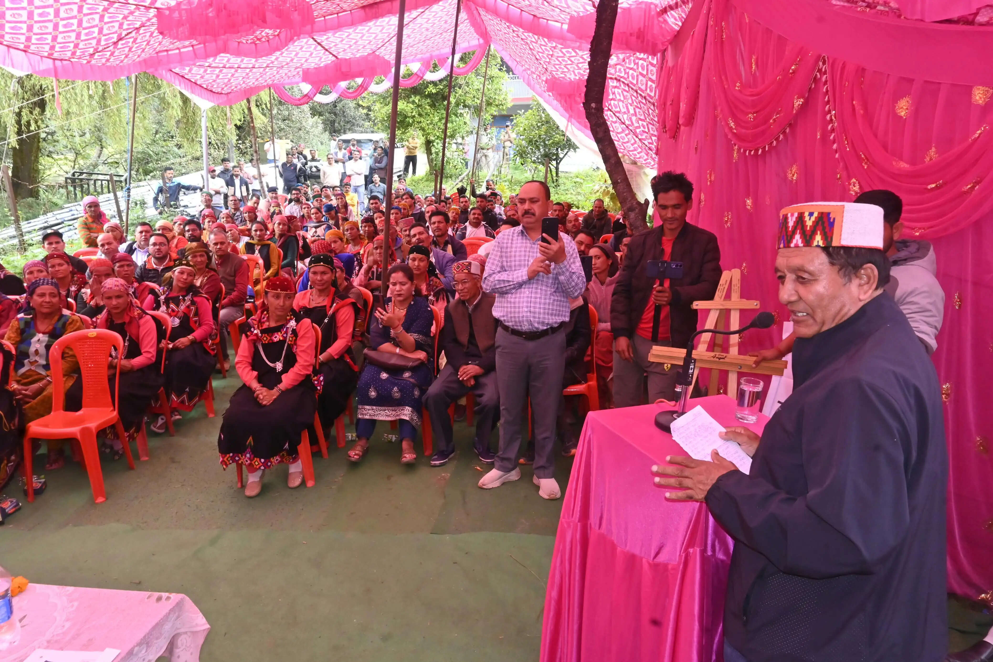 बागवानी मंत्री ने बरोट घाटी में एचपी शिवा परियोजना के तहत जापानी फल क्लस्टर का किया निरीक्षण