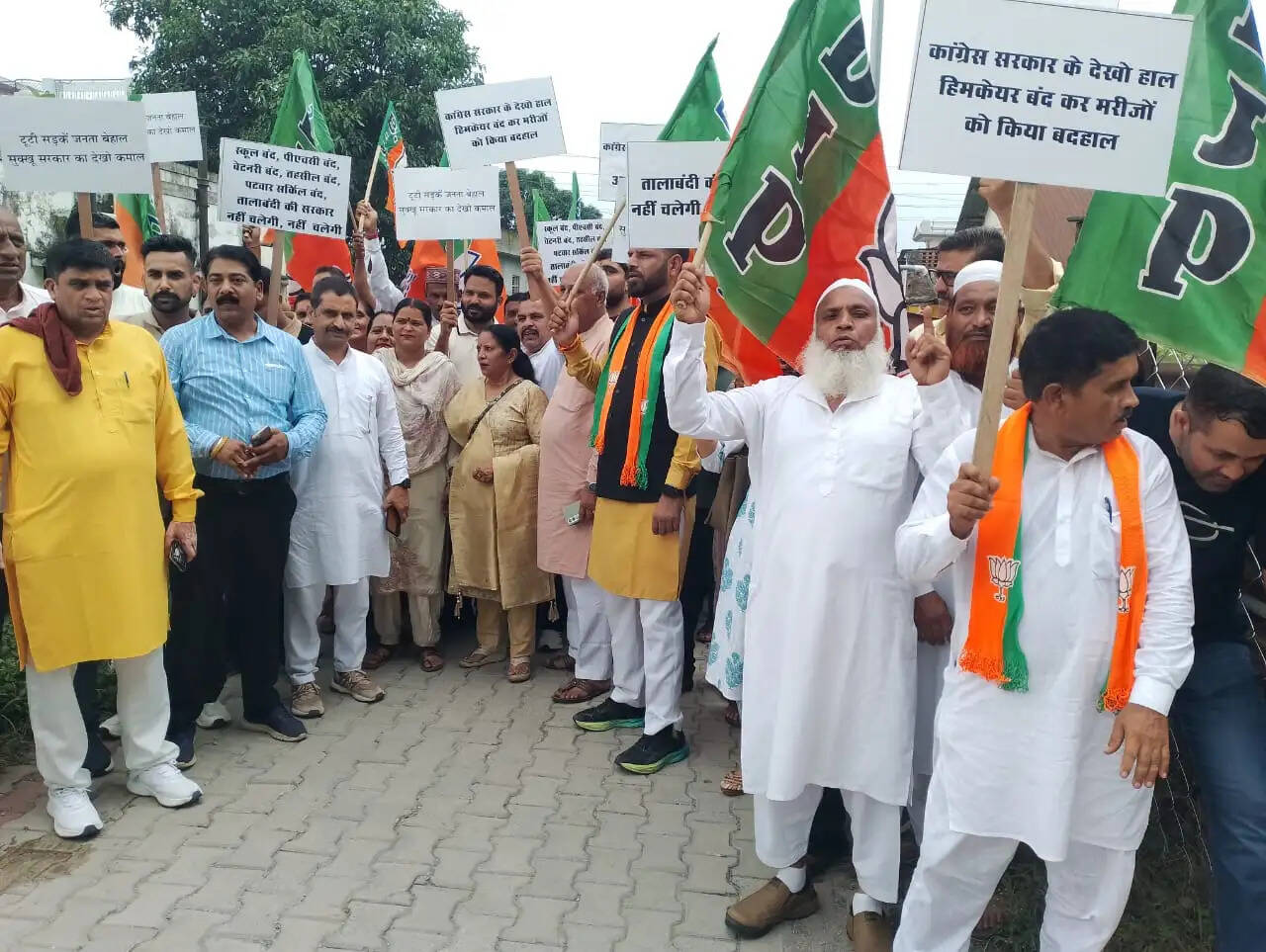 हिमाचल के राजनीतिक इतिहास की सबसे निकम्मी सड़क-बिजली-पानी और स्वास्थ्य व्यवस्था पूरी तरह बदहाल : डॉ. राजीव बिंदल