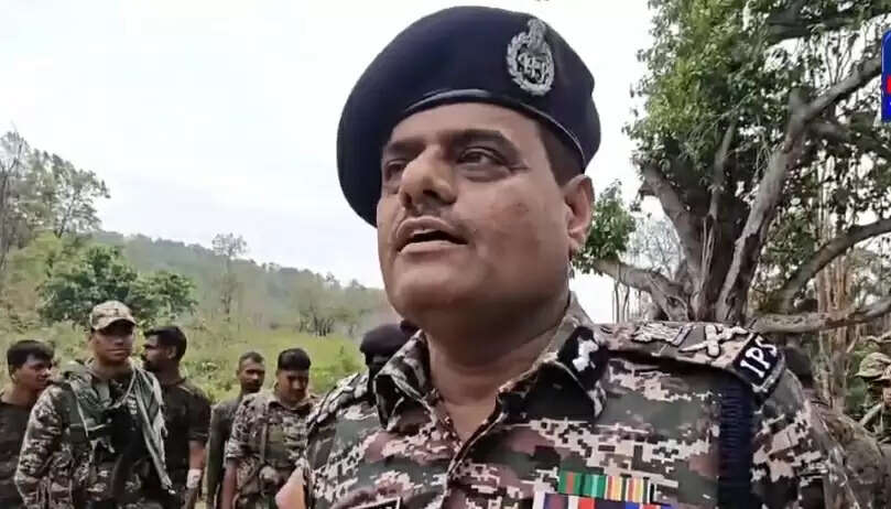 सीआरपीएफ के स्पेशल डीजी का नक्सलियों को चेतावनी, एक महीने में करे सरेंडर, वरना होगी निर्णायक कार्रवाई