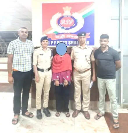 शालीमार स्टेशन पर आरपीएफ ने लापता बच्ची का किया सुरक्षित बचाया